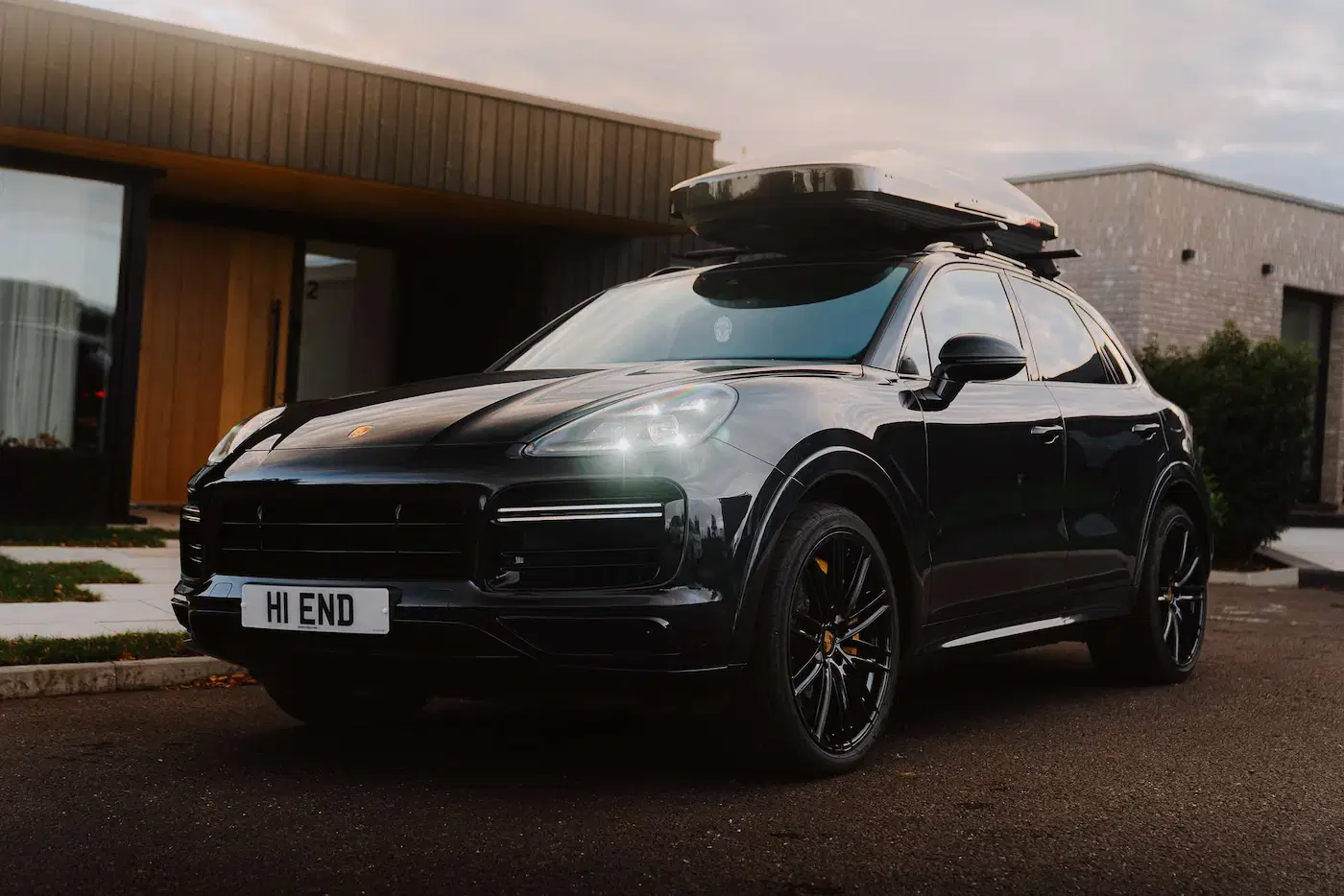 Front shot of Porsche Cayenne Turbo S Hybrid with roof rack and storage, available for self-drive hire and chauffeur driven hire in Hertfordshire