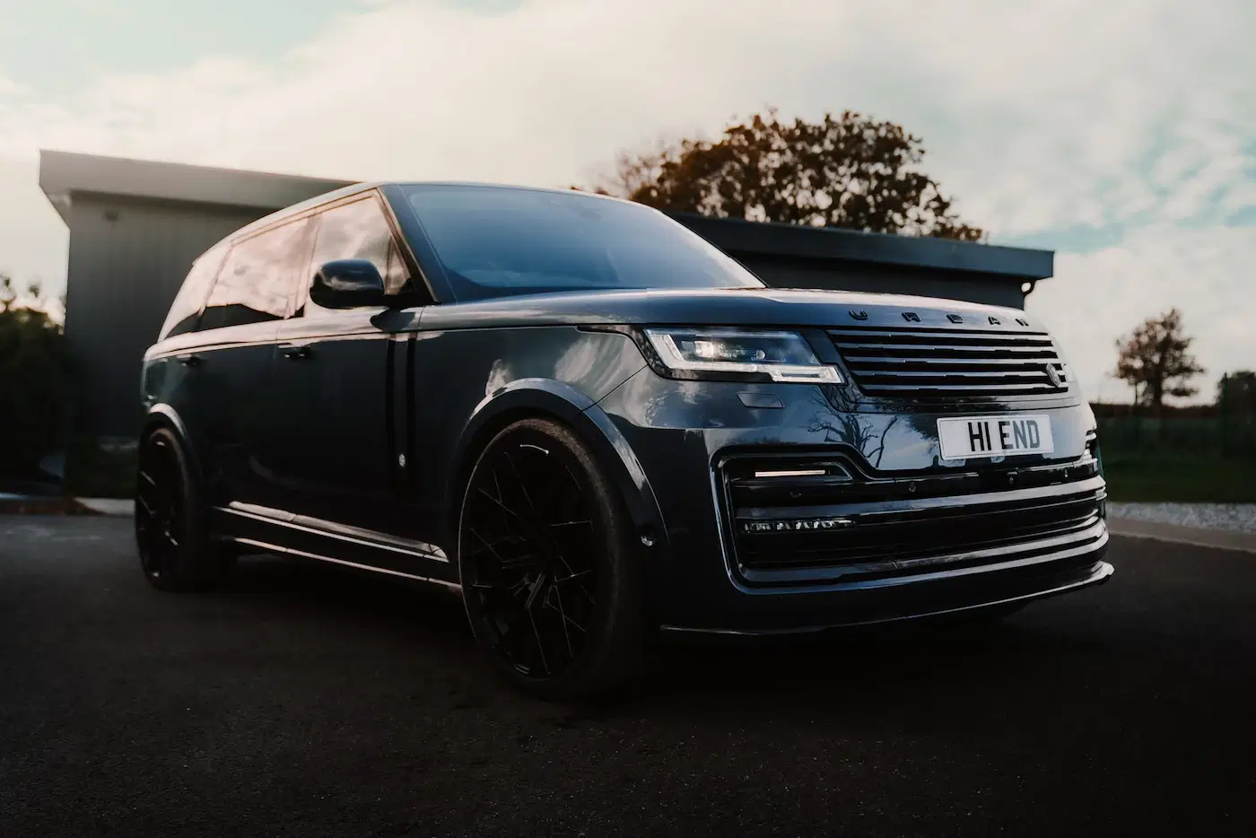 Front of Range Rover Autobiography available for self-drive hire and chauffeur driven hire in Home Counties
